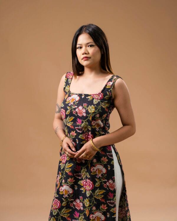 DSC09407_2 Mehek Long (Black Floral)