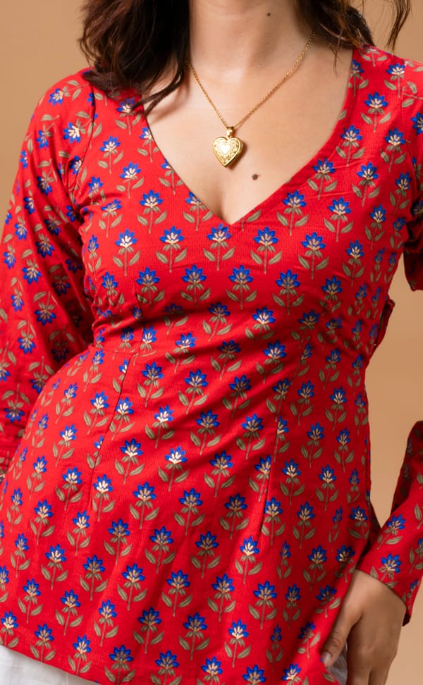 DSC09516 Mahi (Red, V-neck)