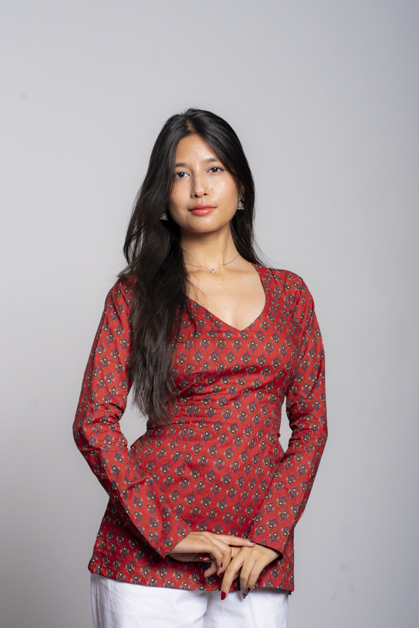 DSC08026 Chameli (Red V-neck)