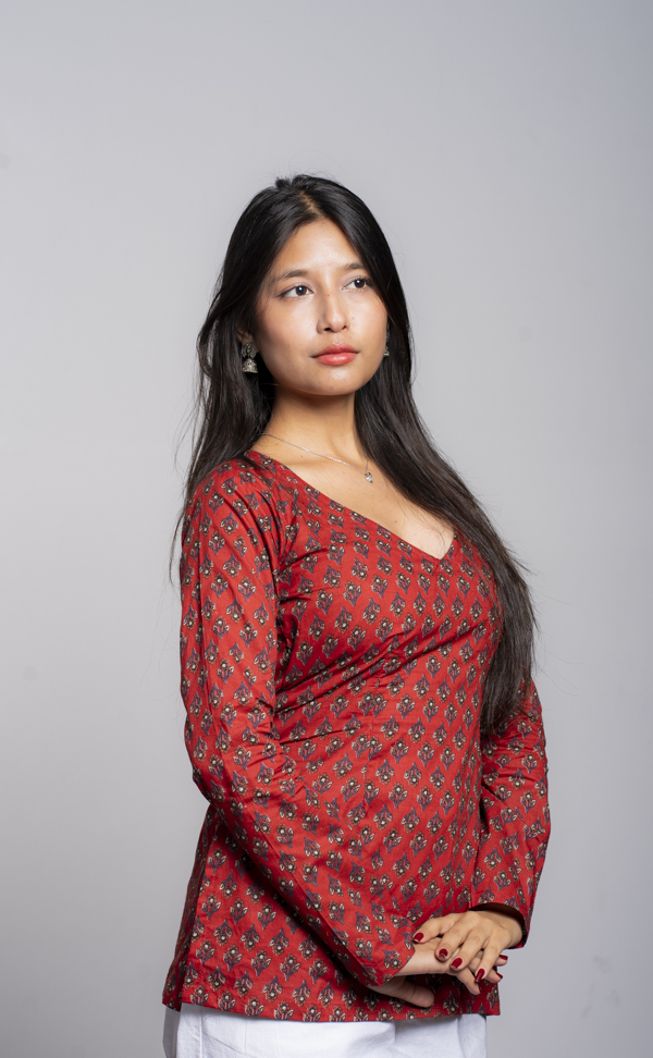 DSC08039 Chameli (Red V-neck)