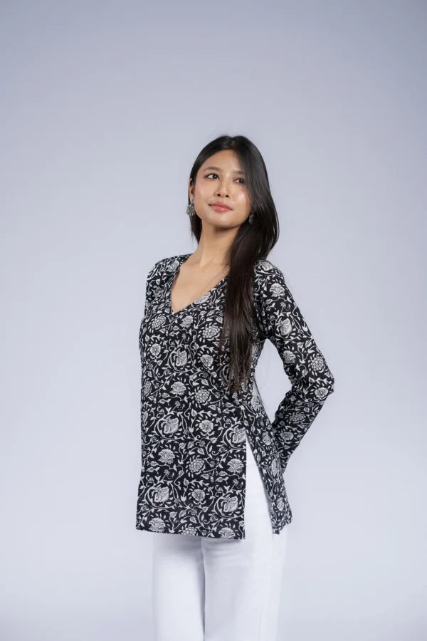 059 Dripti ( Black Floral )